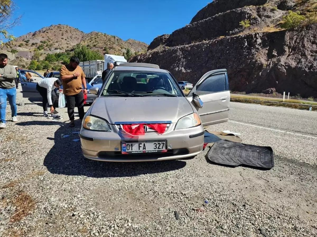 Malatya’da yön levhasına çarpan otomobildeki 3 kişi yaralandı