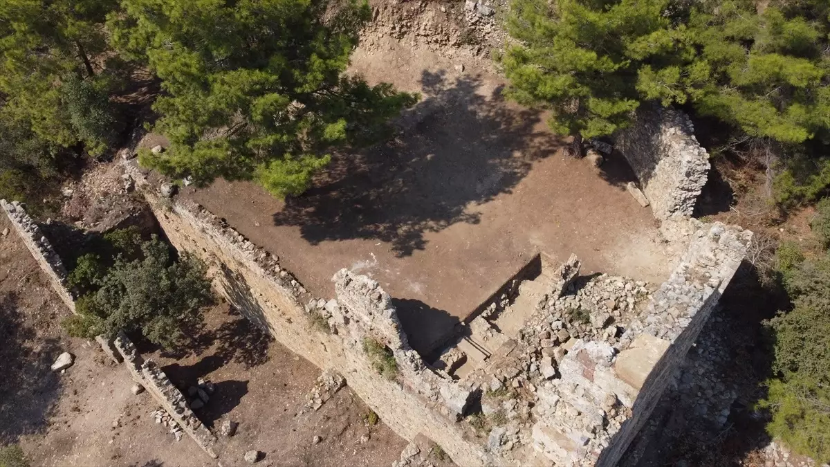 Syedra Antik Kenti’nde Tiyatro Kazıları Devam Ediyor