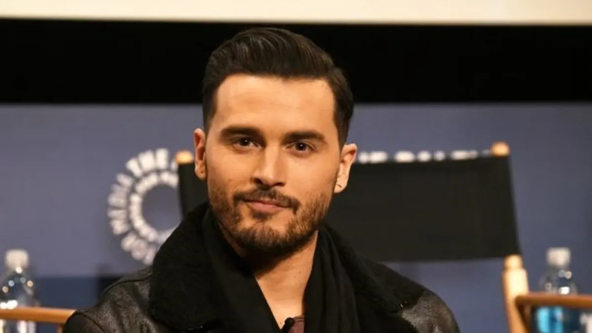 Michael Malarkey’den Starbucks boykotu! Michael Malarkey Starbucks kahvesini böyle çöpe attı!